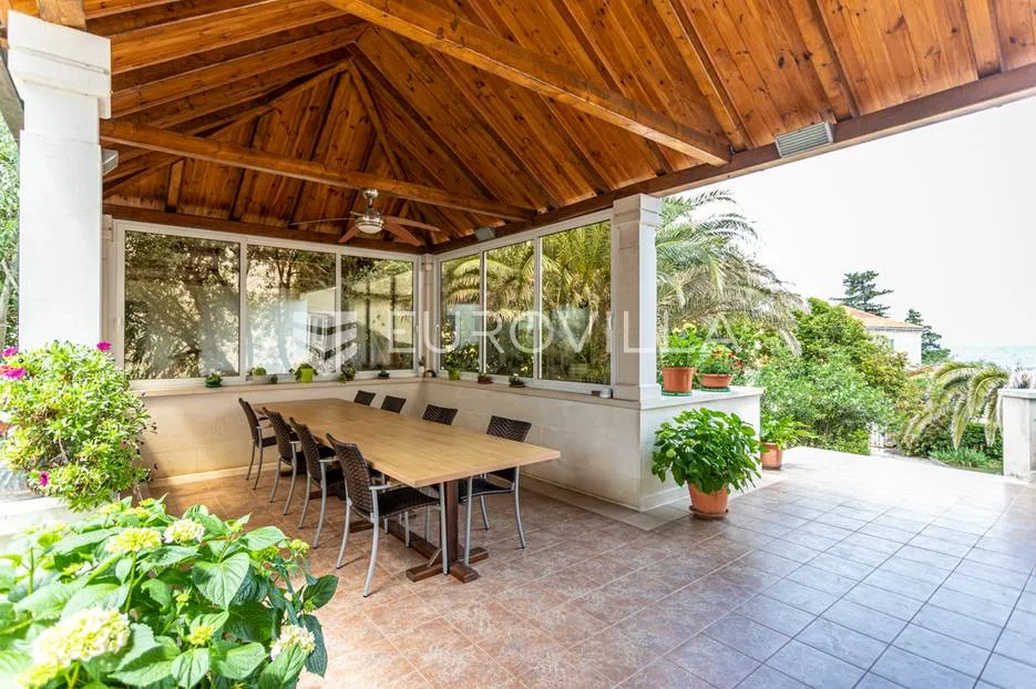 brač, prekrasna vila s velikom okućnicom 20 m od mora - slika 10