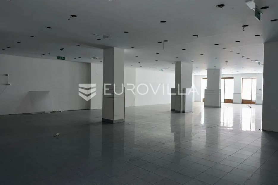 đakovo, centar, prostrani poslovni prostor 444 m² - slika 3