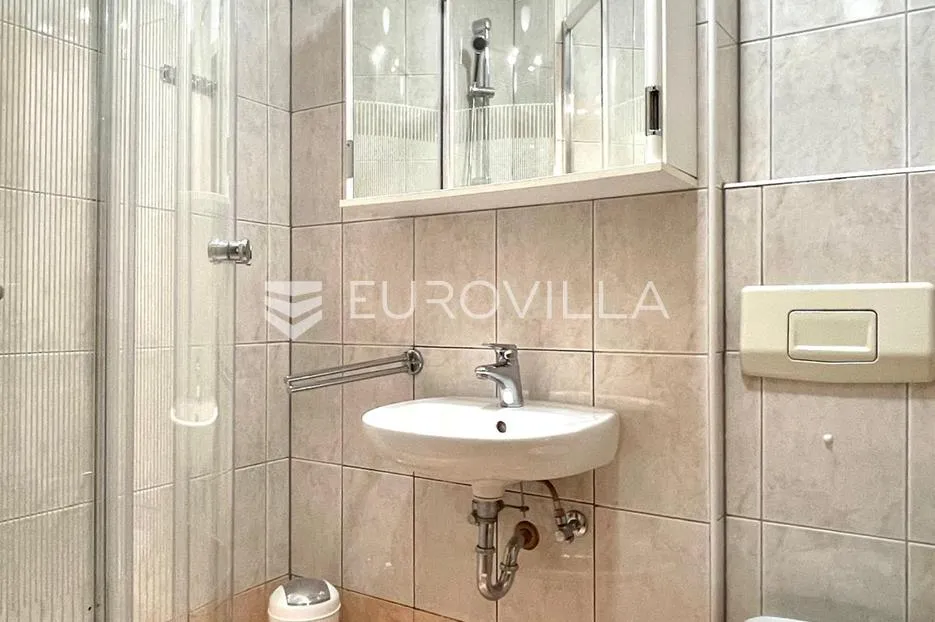 crikvenica, kuća sa 4 apartmana i 2 poslovna prostora, centar, pogled na more - slika 16