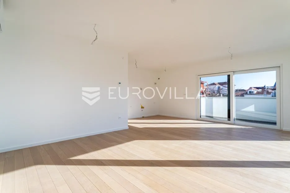vodice, novogradnja, penthouse s krovnom terasom i pogledom na more, 137,93 m² - slika 4