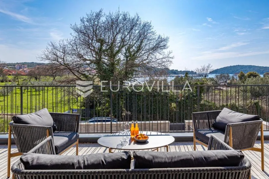 istra, banjole, dvojna vila, prvi red do mora, 244 m² s pogledom na marinu - slika 3