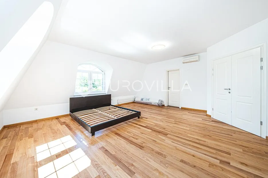 samobor, perivoj, obiteljska vila netto površine 323 m² na zemljištu 2.087 m² - slika 23