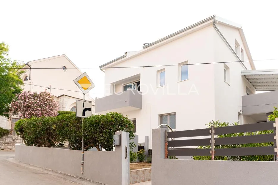 otok ugljan, preko, lijepa kuća s tri stana i pogledom na more - slika 82