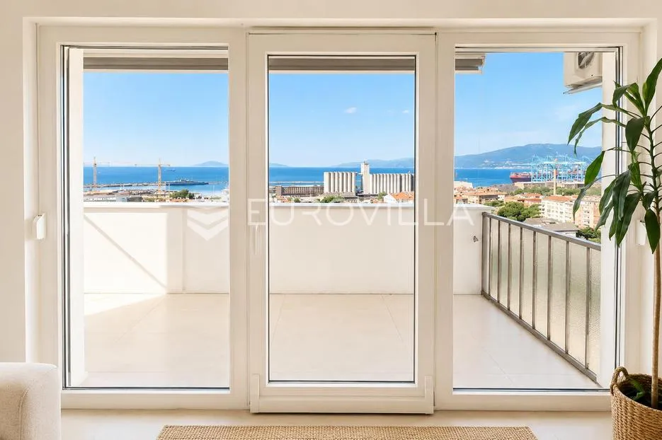 Rijeka, Centar, Brajda, trosoban stan 67,88 m²,panoramski pogled, lift