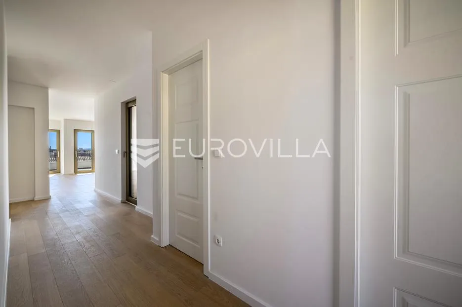 split, prekrasan penthouse s pogledom na more i grad - slika 19
