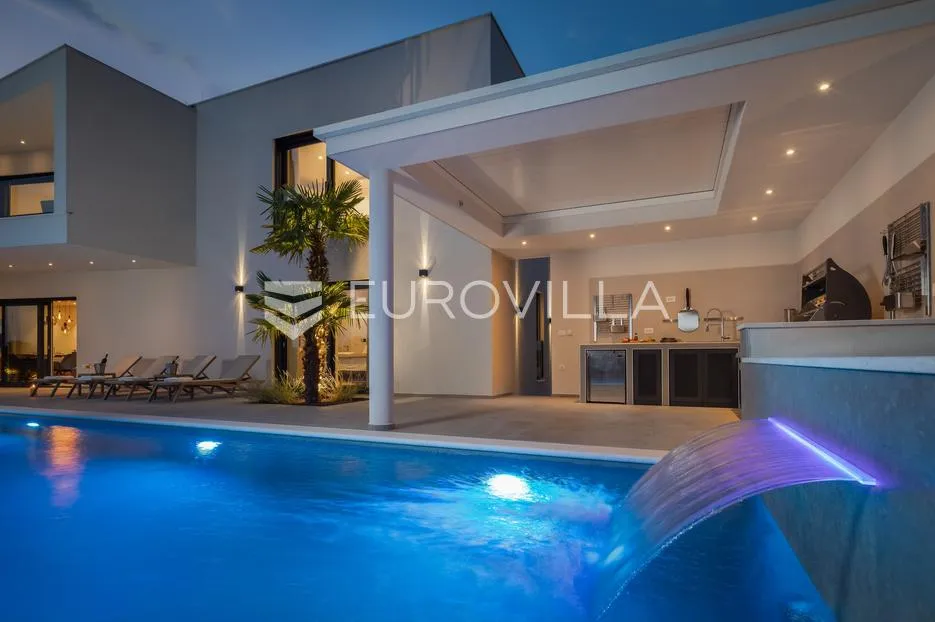 vodice, moderna vila s bazenom i pogledom na more, 332,92 m² - slika 54