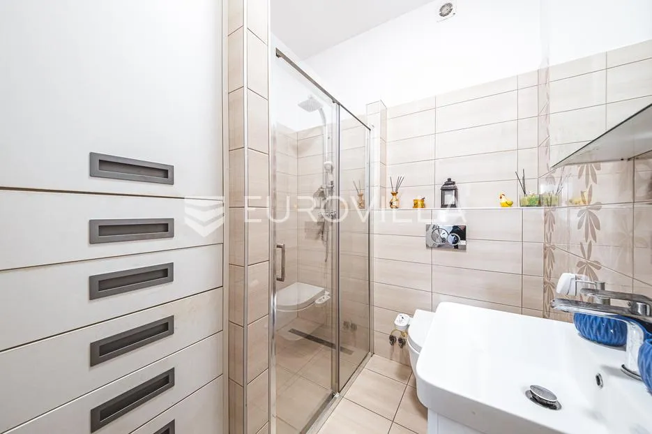 samobor, prekrasna moderna kuća 301 m² - slika 13