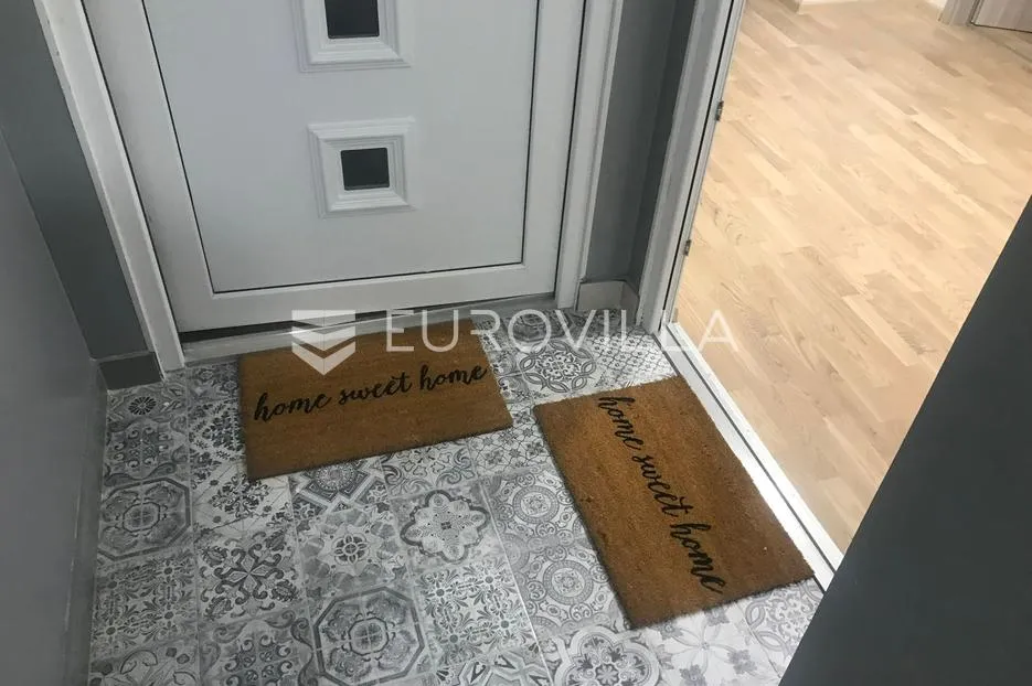 zagreb, amruševa, šesterosoban stan površine 129 m² - slika 13