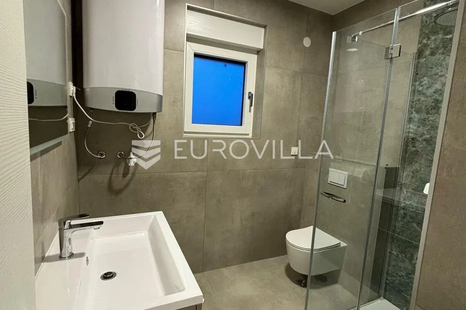 zadar, privlaka, luksuzno opremljen dvosoban stan 65,90 m² s vrtom - slika 9