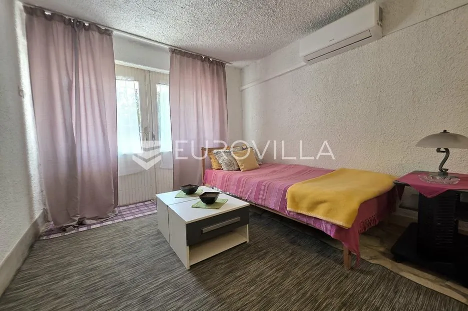 ližnjan, prostrana apartmanska kuća s tri stambene jedinice i vrtom - slika 39