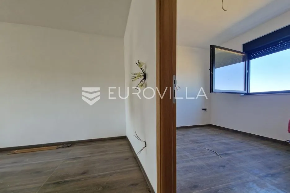 vir, trosoban apartman u blizini plaže, 1. kat - slika 11