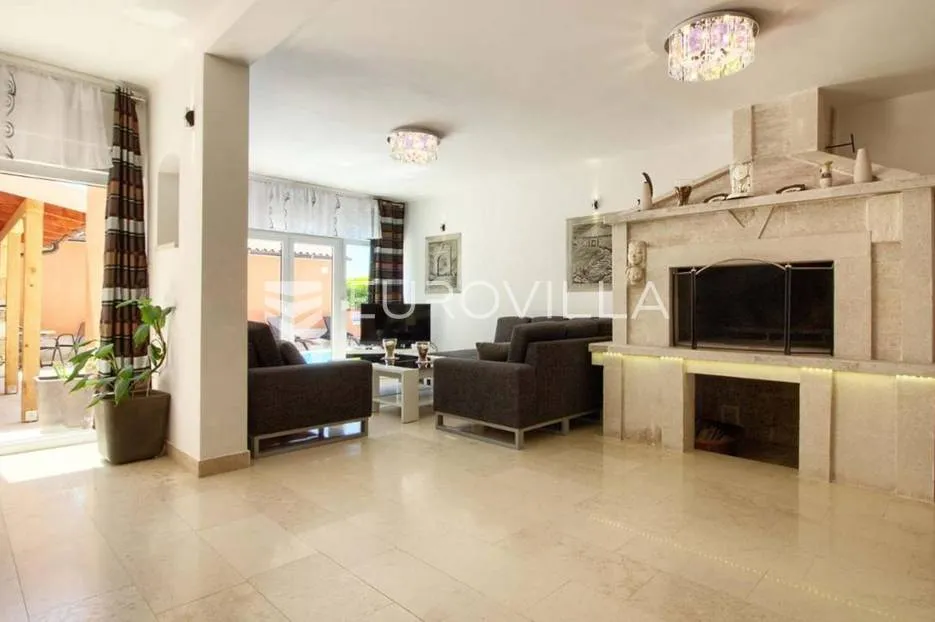 medulin, velika samostojeća kuća 360 m² s bazenom - slika 21