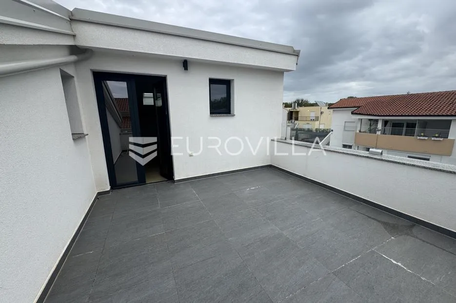 istra, poreč, dvojna kuća 168 m² s 4 spavaće sobe i 3 parkirna mjesta - slika 36