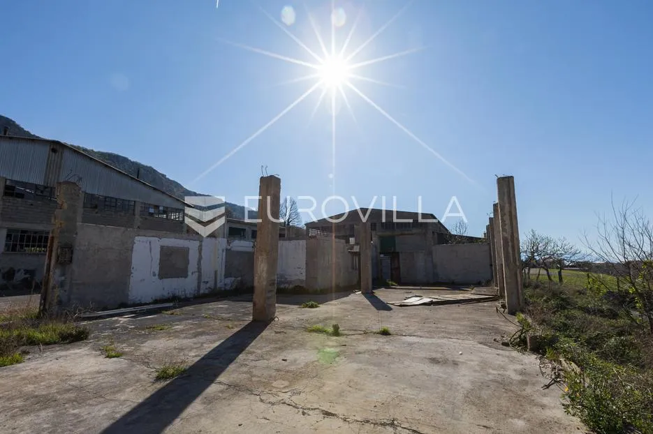 industrijski kompleks s više hala na atraktivnoj lokaciji, ukupna površina: 3452 m - slika 6
