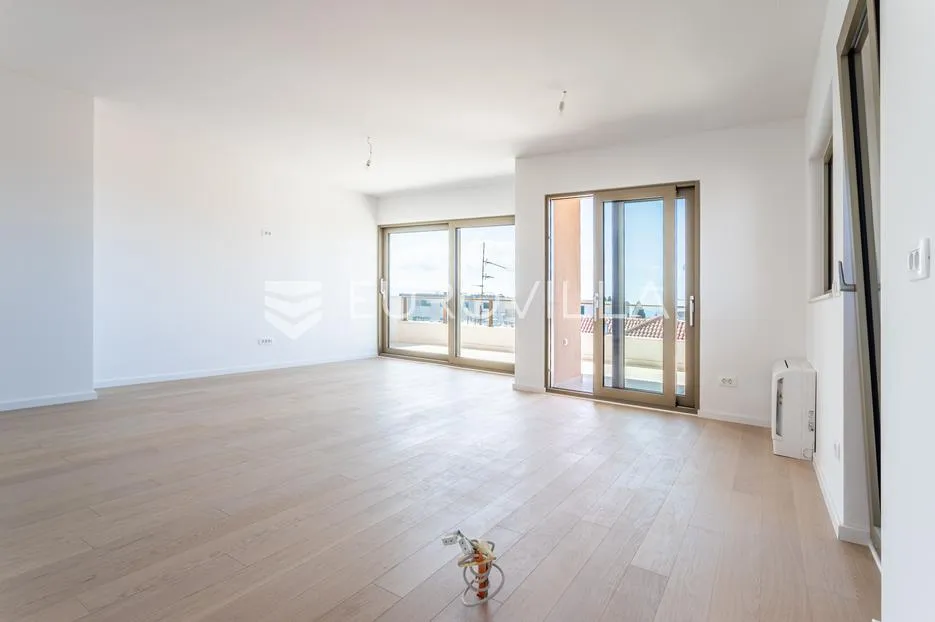split, prekrasan penthouse s pogledom na more i grad - slika 2