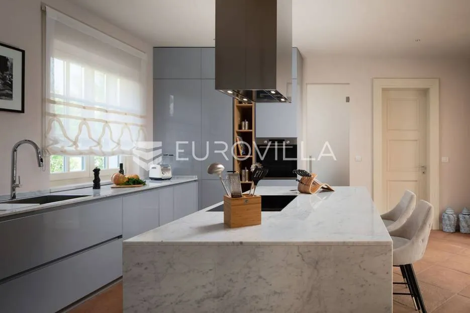 vabriga, raskošna vila od 302 m2 sa prekrasnim vrtom - slika 24