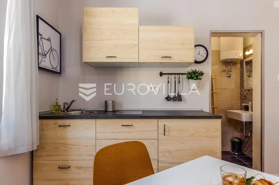rijeka, centar, novouređen dvoetaži stan nkp 125 m2 s četiri apartmana - slika 4