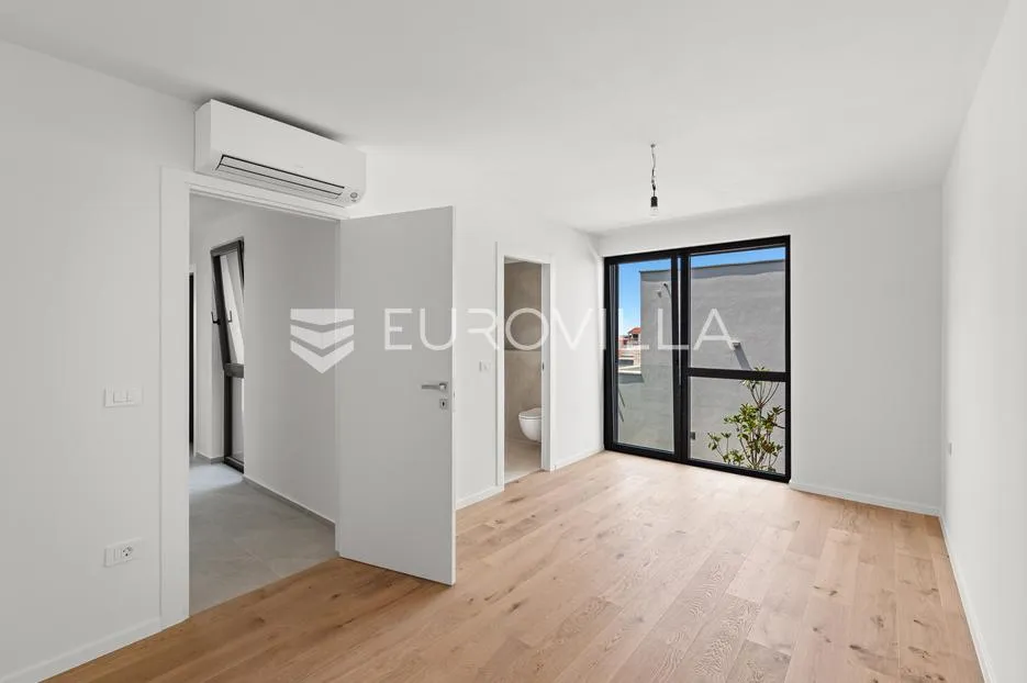istra, novigrad, stan s 2 spavaće sobe na 1. katu 98 m² parkirno mjesto - slika 14