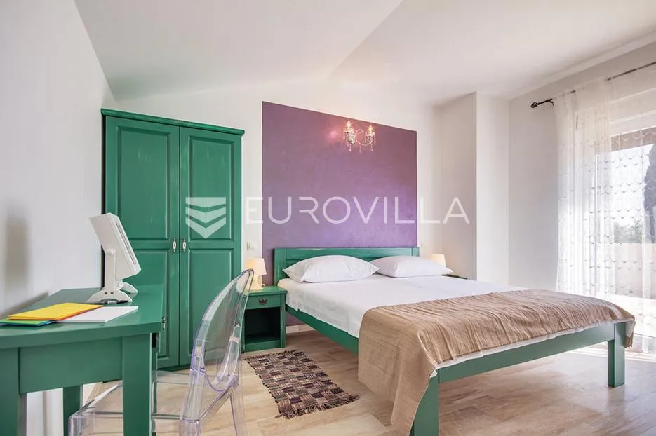 istra, premantura, unikatna vila s panoramskim pogledom, na velikoj uređenoj okućnici - slika 30