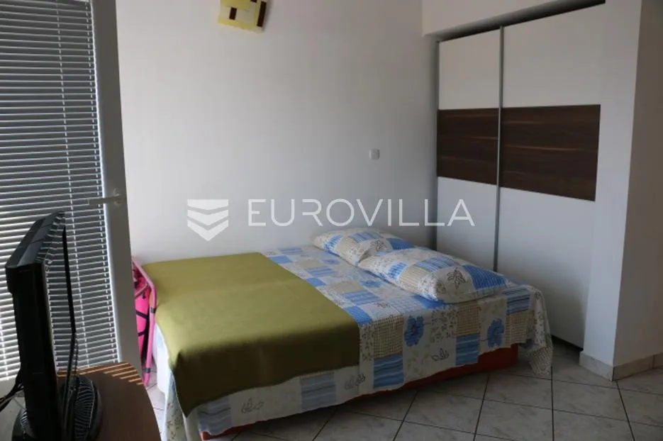 krk, omišalj, kuća sa pet apartmana, 200 m od mora - slika 11