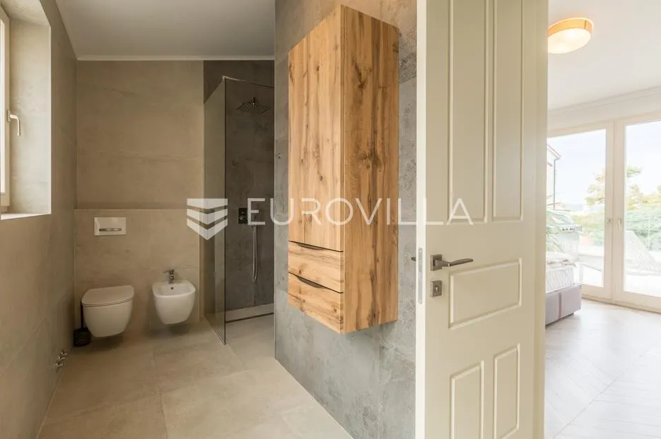istra, pula, potpuno renovirana austrougarska villa u srcu pule - slika 29