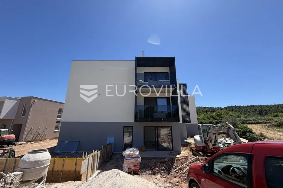 hvar, vrboska, trosoban stan u novogradnji neto korisne površine 113.75 m² - slika 2