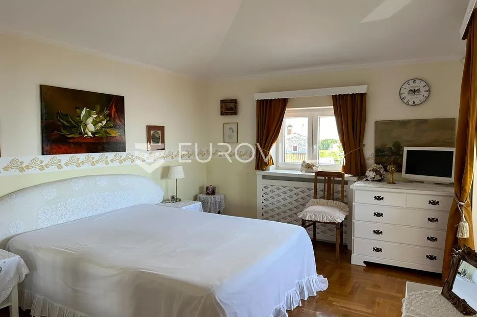 istra, višnjan, namještena vila s okućnicom,jedinstvena lokacija - slika 22