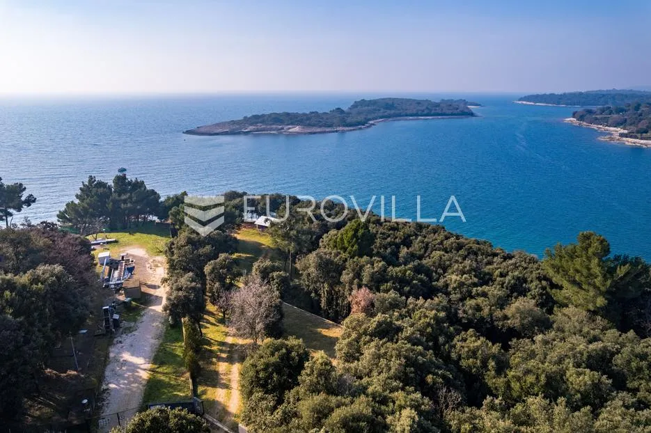 istra, banjole zemljište 2700 m2 prvi red do mora s dva legalizirana objekta 67 m2 i 24 m2 - slika 11