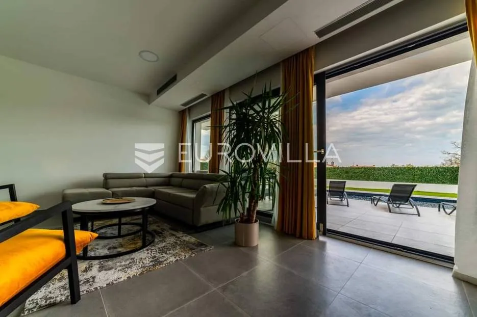 istra, poreč, vila s bazenom i vrtom - slika 36