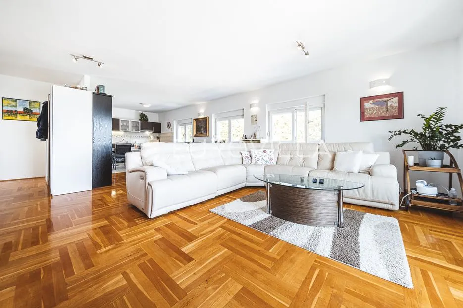 zagreb, gornji bukovac, prekrasan četverosoban stan s garažom, parking, 144 m² - slika 2