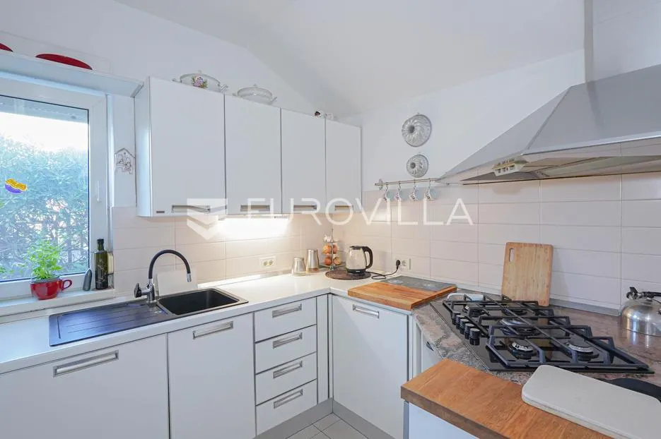 zadar, bokanjac, prostrana kuća površine 376 m² s velikim potencijalom - slika 19