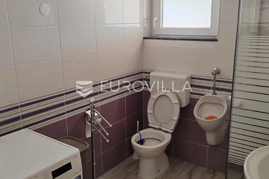 istra, tinjan, samostojeća kuća s bazenom i okućnicom 350m2 - slika 31