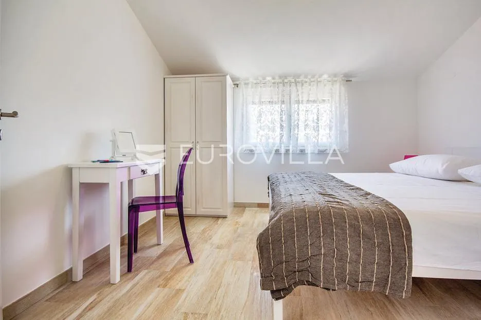 istra, premantura, unikatna vila s panoramskim pogledom, na velikoj uređenoj okućnici - slika 26