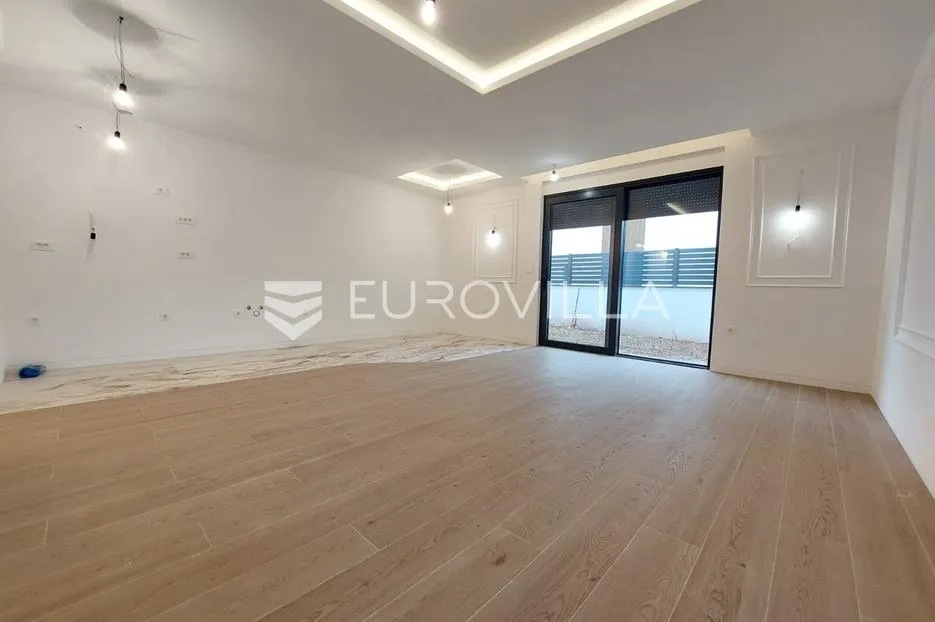 istra, pula, štinjan, stan s velikim privatnim vrtom 950m od plaže - slika 4