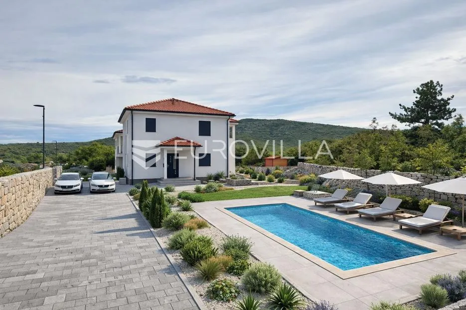 vrbnik, novogradnja od 152 m² s dvorištem - slika 2