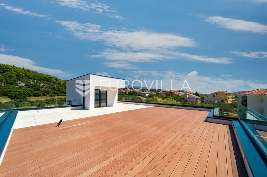 otok rab, barbat, moderan penthouse 107 m², krovna terasa - slika 22