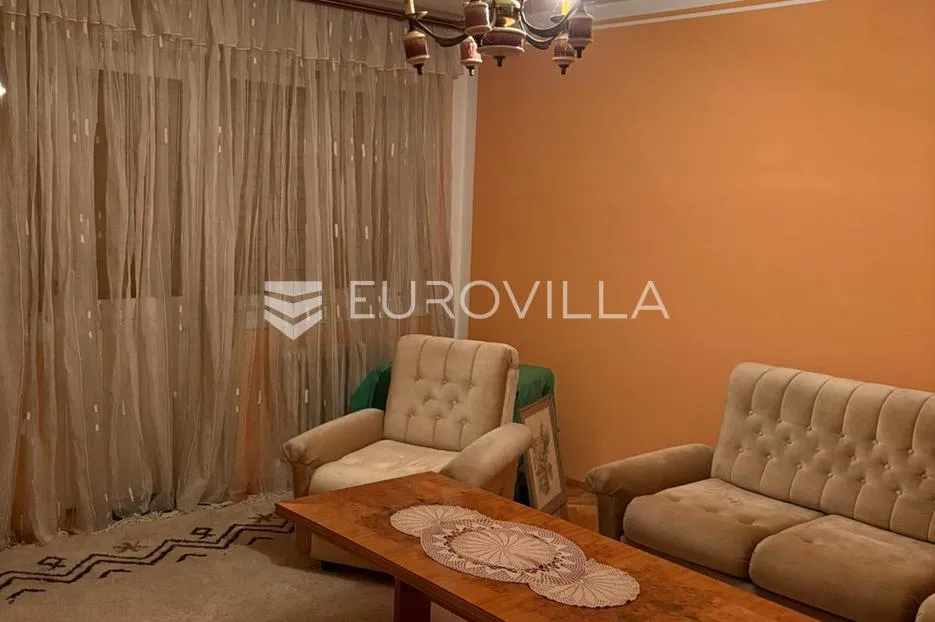 karlovac, borlin, kuća 720 m² s poslovnim prostorom, gospodarskom zgradom i nogometnim terenom - slika 6