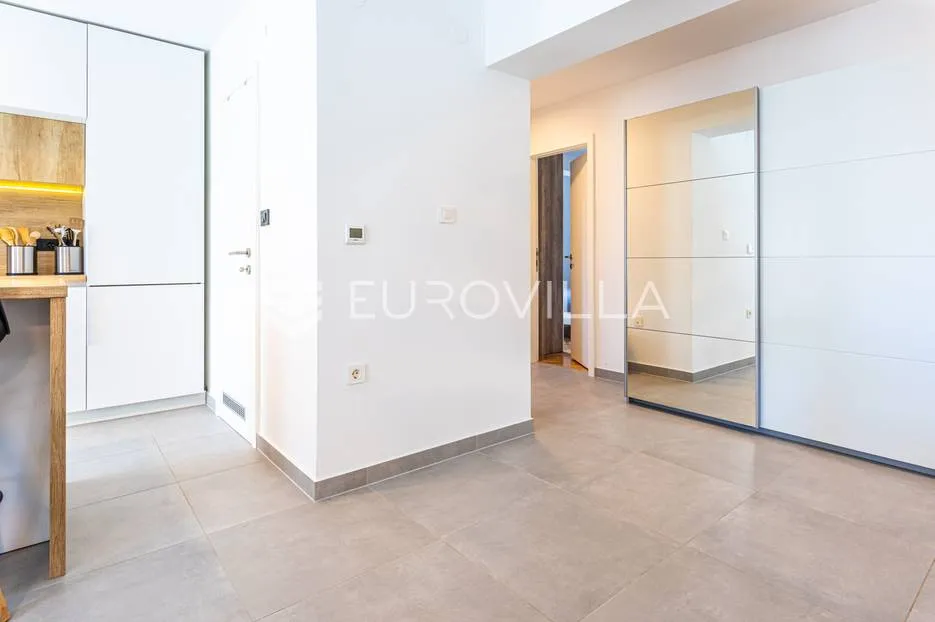 split, bol, moderan penthouse, 4 spavaće sobe - slika 30