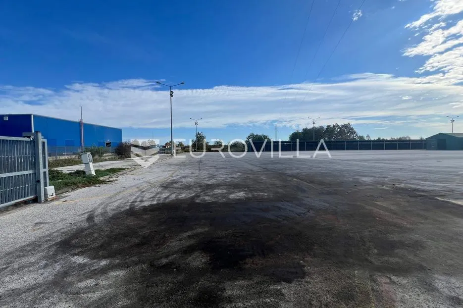 dugo selo, poslovna zona, skladišni prostor s dvije hale 500 m2, natkriveni prostor 640 m2 - slika 8