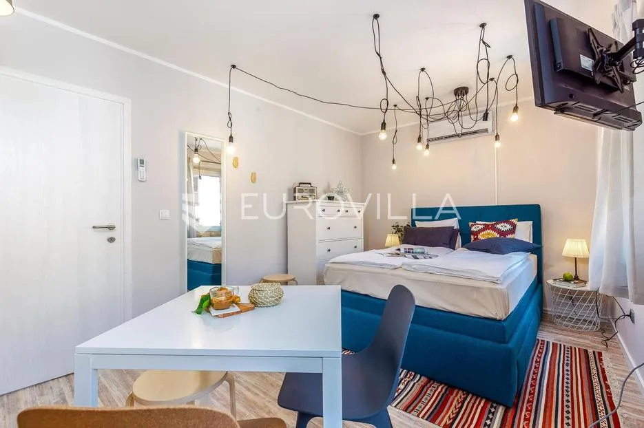 rijeka, centar, novouređen dvoetaži stan nkp 125 m2 s četiri apartmana - slika 8