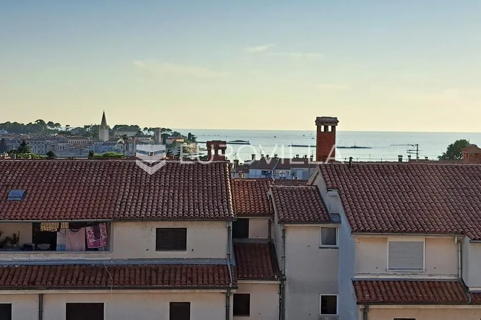 Istra, Poreč - trosoban stan sa panoramskim pogledom udaljen 300 m od mora