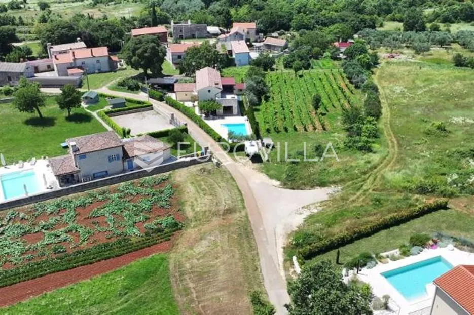 istra, svetvinčenat - kombinirano zemljište 1592 m2 s dozvolom - pristup s asfaltirane ceste - slika 3