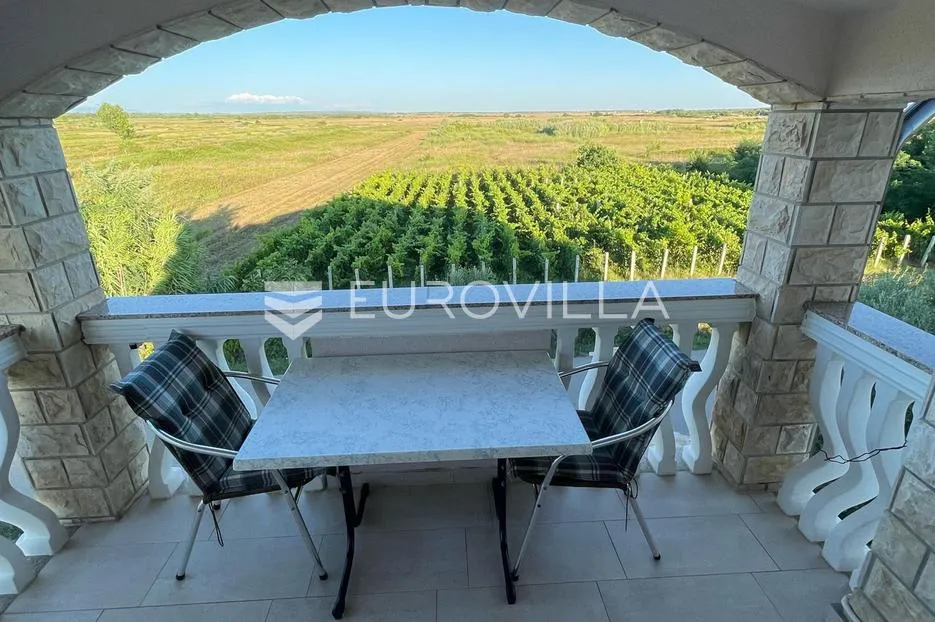 zadar, vrsi, lijepa kuća s apartmanima i vrtom - slika 21