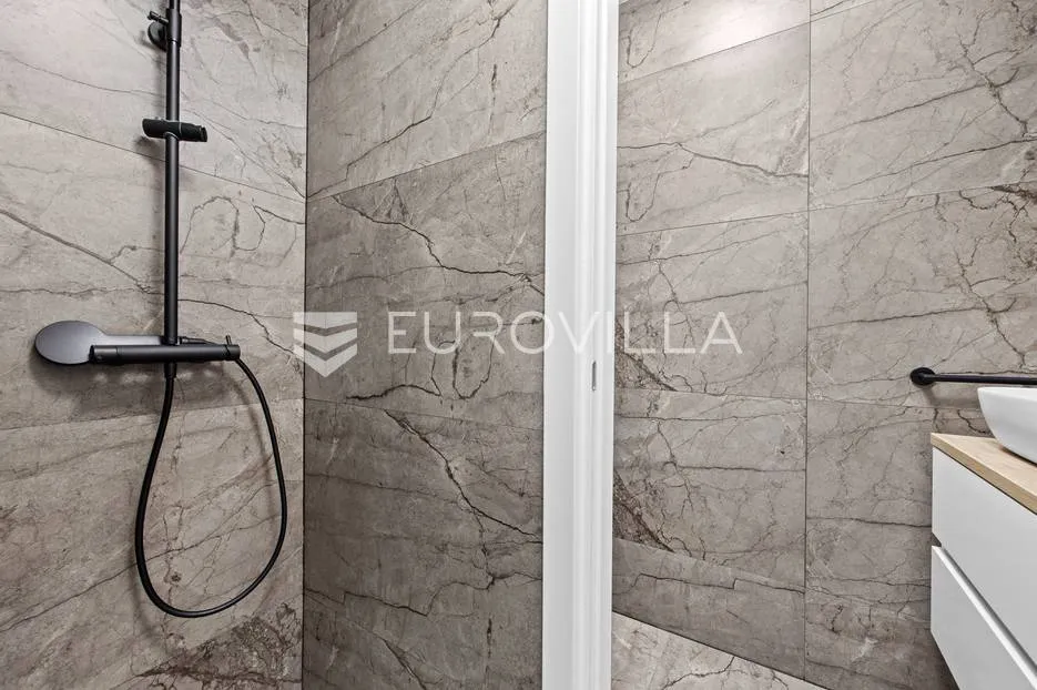 istra, medulin, prekrasna moderna dvojna vila 220 m² - slika 48