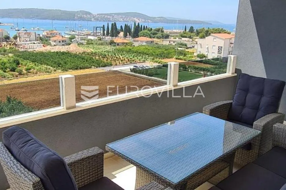 trogir, moderan stan s bazenom dostupan od rujna - slika 4