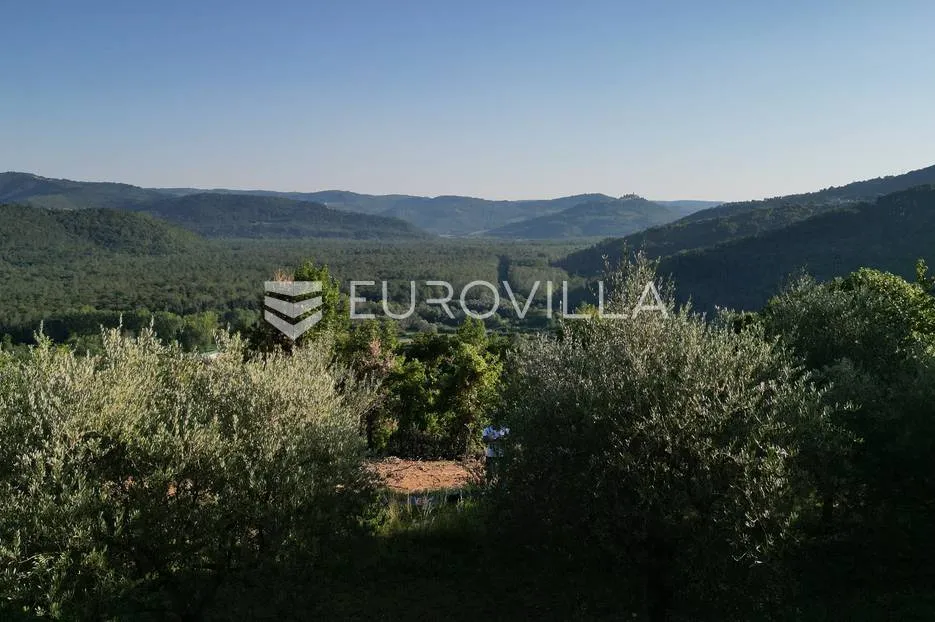 istra, motovun, građevinsko zemljište s pogledom na povijesne gradove - slika 18