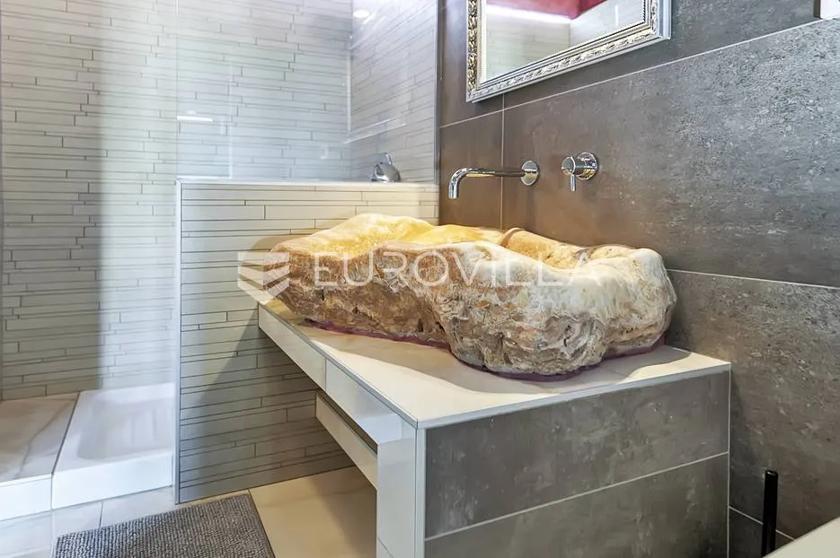 rovinj, šira okolica rovinja posebna samostojeća kuca 200 m² - slika 34