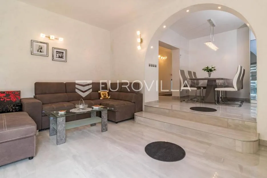 medulin, trosoban stan sa bazenom, privatni parking, neto korisna površina 80 m² - slika 4
