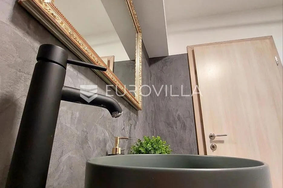 varaždin, centar, potpuno renoviran stan 86 m² u centru, idealno za život i najam - slika 11