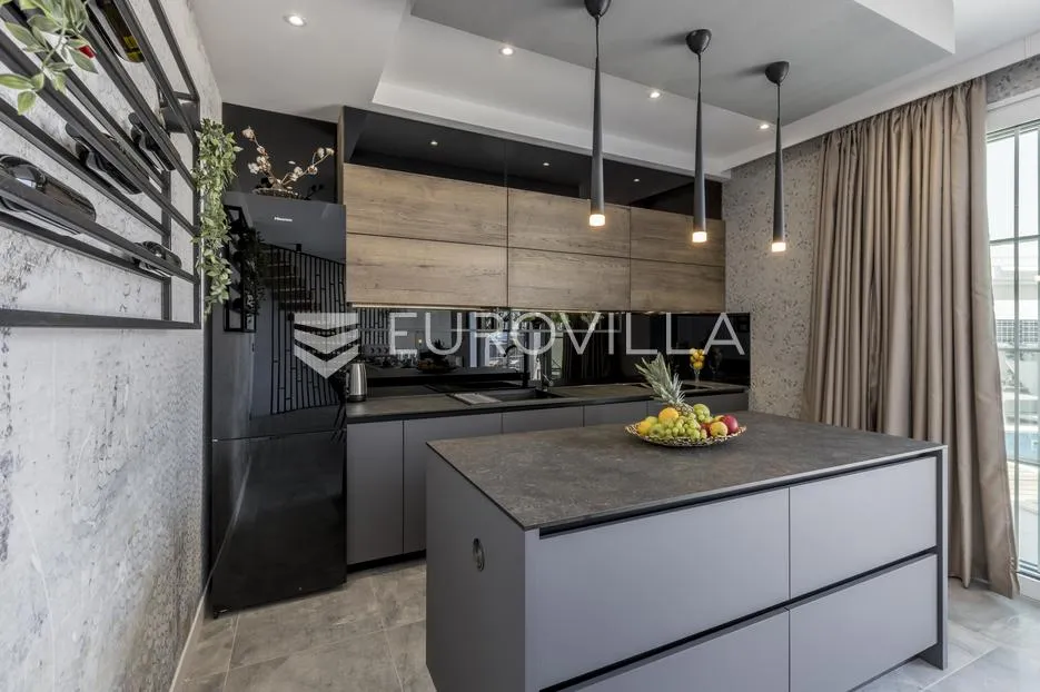 podstrana, luksuzna novoizgrađena vila površine 300 m² - slika 3
